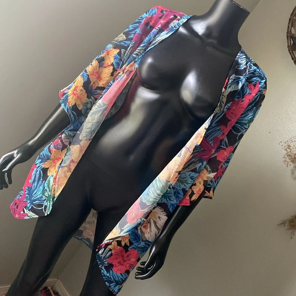 Beautiful Floral Sheer Kimono Cardigan Cover Up - Picture 5 of 10